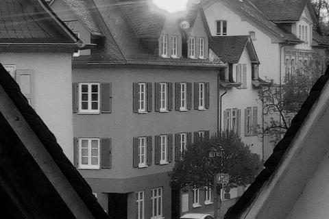 Den Steighausplatz aus ungewöhnlicher Perspektive zeigen die Fotos der 959. Folge unseres Bilderätsels.   Fotos: Hans-Georg Waldschmidt © 