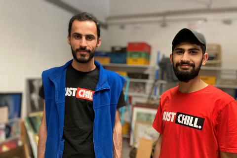 Kusai Alali (l.) und Ahmad Kleya aus Syrien sind zwei der Teilnehmer des Projektes „Arbeit und Asyl“ im Lahn-Dill-Kreis. Ihnen hat der Deutschkurs am besten gefallen, aber auch die Arbeit hat ihnen viel Spaß gemacht.