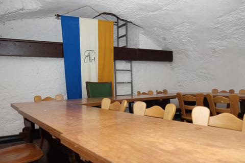 Das Kellergewölbe unter dem Avemannschen Haus in der Wetzlarer Altstadt dient den Natalianern als Treffpunkt. Wegen seines Alters müssen sie den Keller regelmäßig instand setzen.