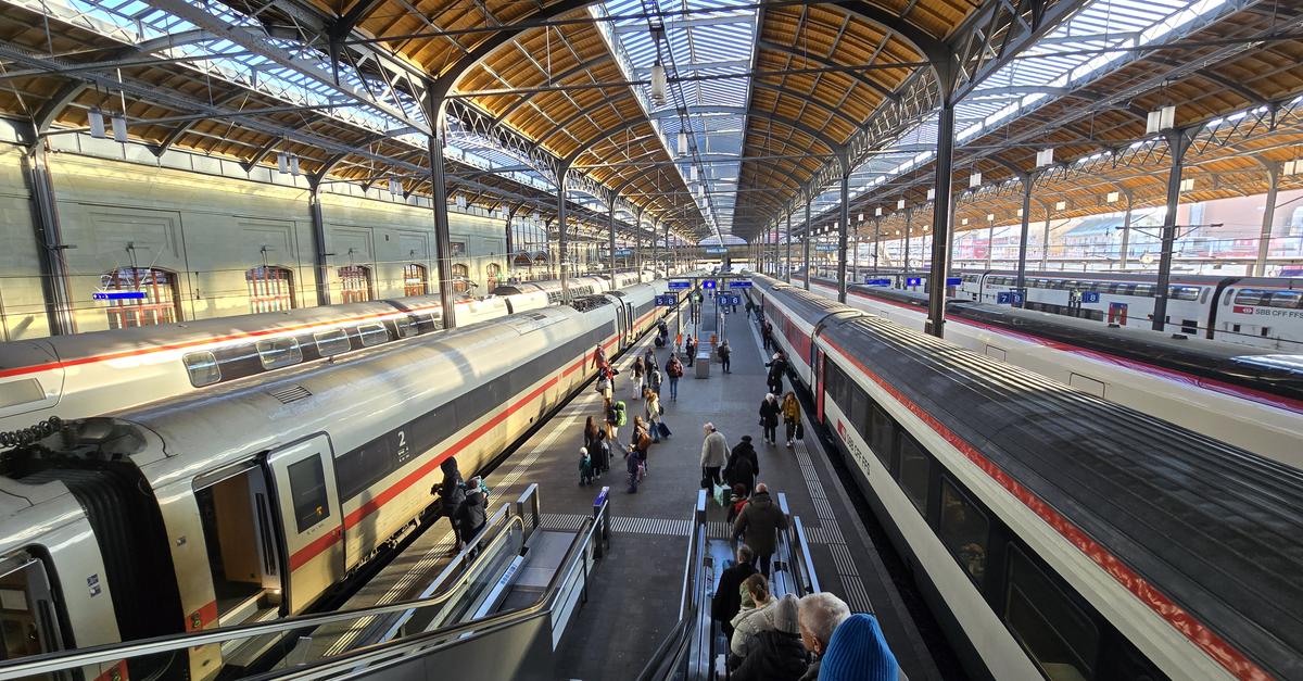 Reeber-reist-Im-ICE-wird-Hunger-an-der-Grenze-teuer