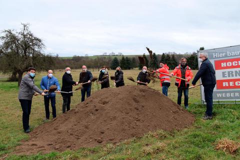 Spatenstich für das Baugebiet in Dutenhofen. Foto: Tanja Freudenmann  