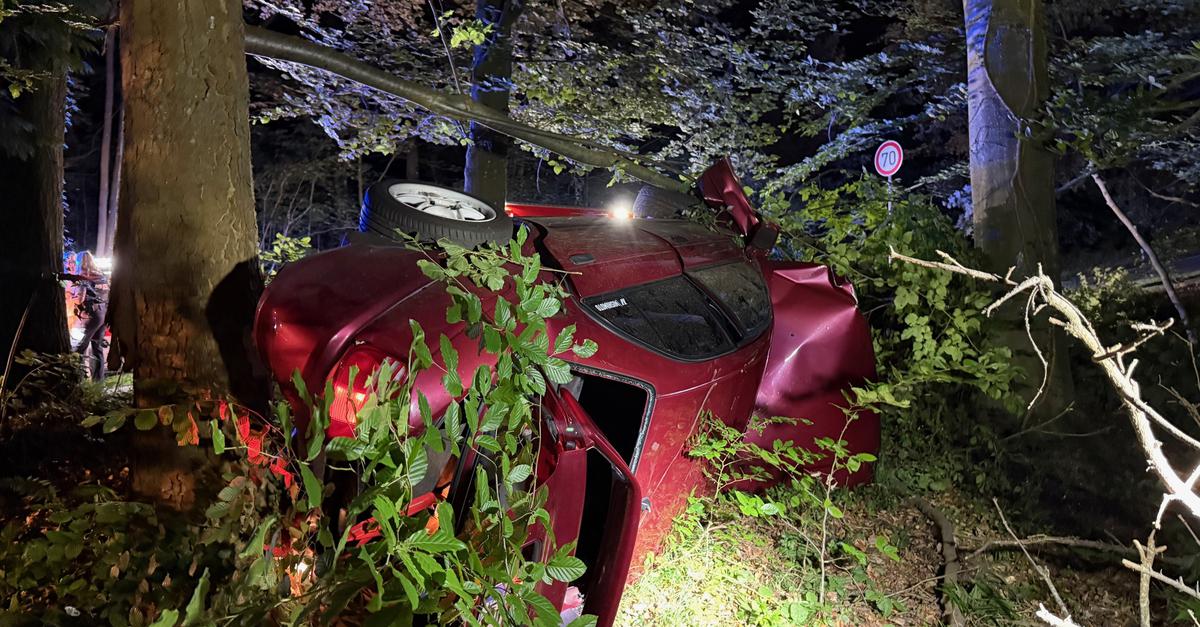 Auto-schleudert-in-Wetzlarer-Waldst-ck