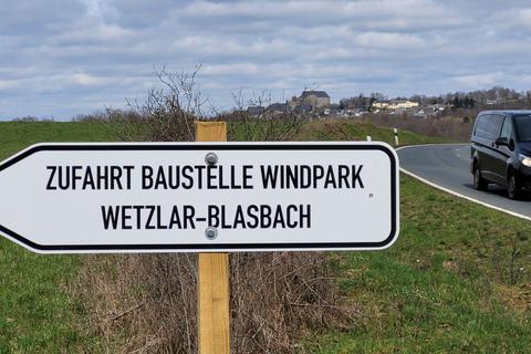 Die Bauarbeiten am Windpark Blasbach laufen. Im Oktober sollen die beiden Windräder in Betrieb gehen.
