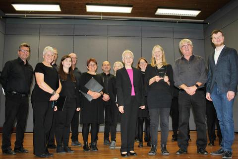 Das Ensemble „Chanterelle“ Limburg nimmt den Chorpreis Lahn-Dill entgegen. © Heike Pöllmitz