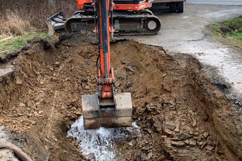 Der Bruch einer Wasserhauptleitung verursacht aktuell Einschränkung der Trinkwasserversorgung in mehreren Straßenzügen von Dutenhofen. Foto: Enwag 