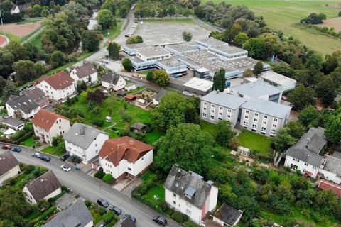 Zwischen Flutgrabenstraße und Dillufer sieht die Stadt Potenzial für eine Nachverdichtung: Auf den großen Gartengrundstücken sollen zusätzliche Wohnhäuser möglich werden. Dafür ist eine Änderung des Bebauungsplanes nötig und geplant.  Foto: Pascal Reeber 
