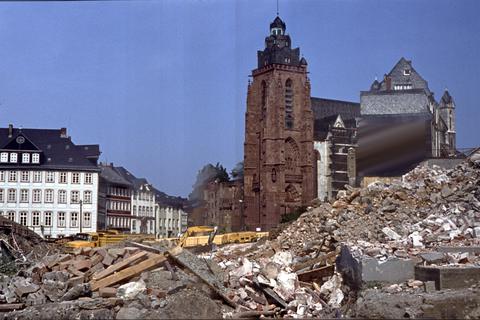 Auf dem Domplatz läuft der Abbruch – nicht zum ersten Mal. Schon für den Neubau des Stadthauses war das nötig, wie das Foto aus dem August 1977 beweist.