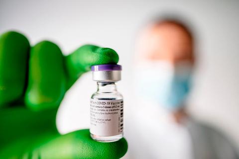 Der Corona-Impfstoff von Biontech soll laut Landrat im Impfzentrum des Lahn-Dill-Kreises eingesetzt werden.  Foto: BioNTech SE/dpa 