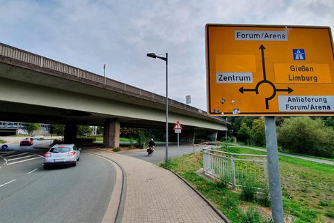 Hessen Mobil rechnet damit, dass sich die Sanierung der Taubensteinbrücke verzögern wird. Archivfoto: Pascal Reeber 