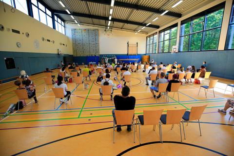 Die Einschulung an der Philipp-Schubert-Schule findet in diesem Jahr getrennt für jede Klasse in der Turnhalle statt.  Foto: Pascal Reeber 