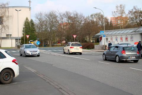 Im Kreuzungsbereich Volpertshäuser Straße und Stoppelberger Hohl kommt es regelmäßig zu brenzlichen Situationen.  Foto: Patrick Stein 