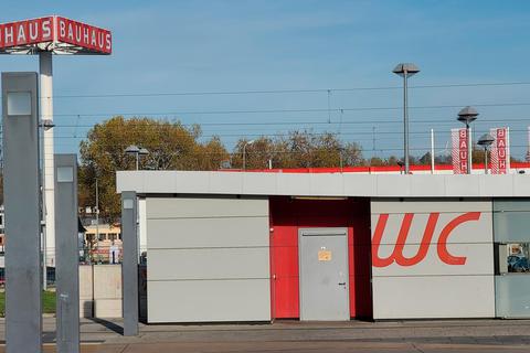 Wieder für Geschäfte geöffnet: die Toilette am Wetzlarer Bahnhof, © Pascal Reeber