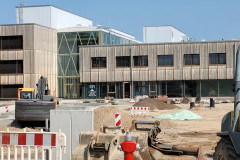 Der Neubau der Theodor-Heuss-Schule in Wetzlar wächst seiner Fertigstellung entgegen. Nun ist klar, mit welchen Bussen die Schüler zum neuen Standort kommen.