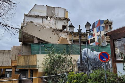 Der Abbruch des Stadthauses am Dom geht in großen Schritten weiter.