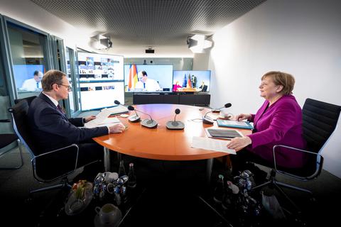 Am Dienstag tagt sie wieder - die Ministerpräsidentenkonferenz mit Bundeskanzlerin Angela Merkel (CDU) und dem Regierenden Bürgermeister von Berlin, Michael Müller (SPD). Foto: Guido Bergmann/Bundesregierung/dpa 