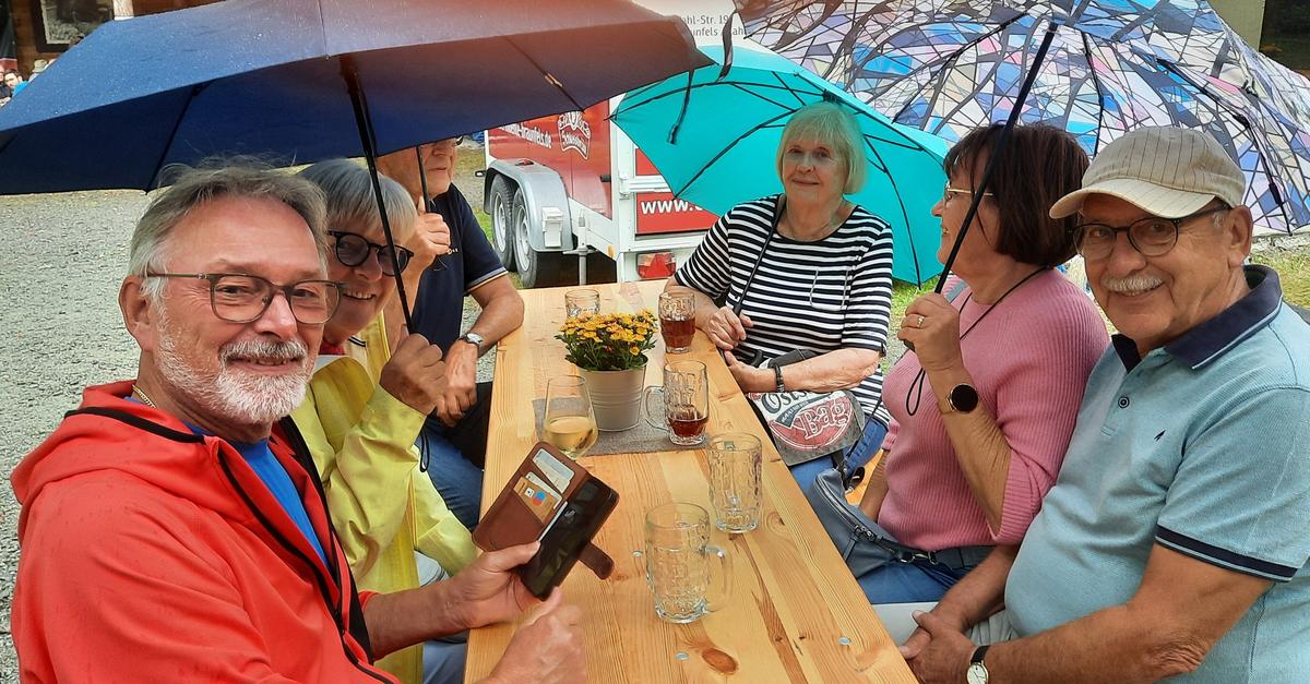 Brewing and enjoying at the beer festival in Finsterloh.