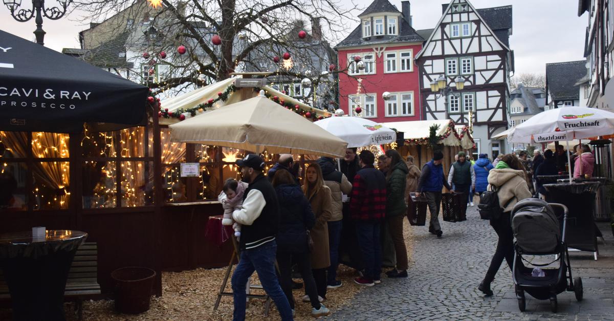 nach-magdeburg-schweigeminute-auf-marburger-weihnachtsmarkt