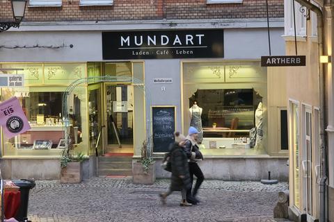 Der Verein Junge Arbeit hat sich aufs Kerngeschäft konzentriert und betreibt mittlerweile nur noch das Café Mundart in der Altstadt. Trotz Insolvenz läuft der Betrieb dort weiter. Der Vorstand hofft, Ende Februar zu wissen, in welcher Form Verein und Café eine Zukunft haben.