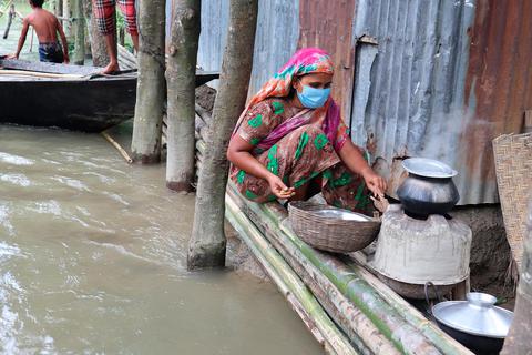 Eine massive Flut hat Tausende Menschen in Nordbangladesch zeitweise obdachlos gemacht.  Foto: Netz Bangladesch 