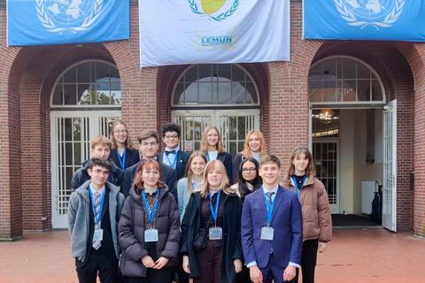 Schüler aus Aßlar und Wetzlar nehmen an der Model-United-Nations-Konferenz in Leiden teil. © Humboldt-Schule Aßlar