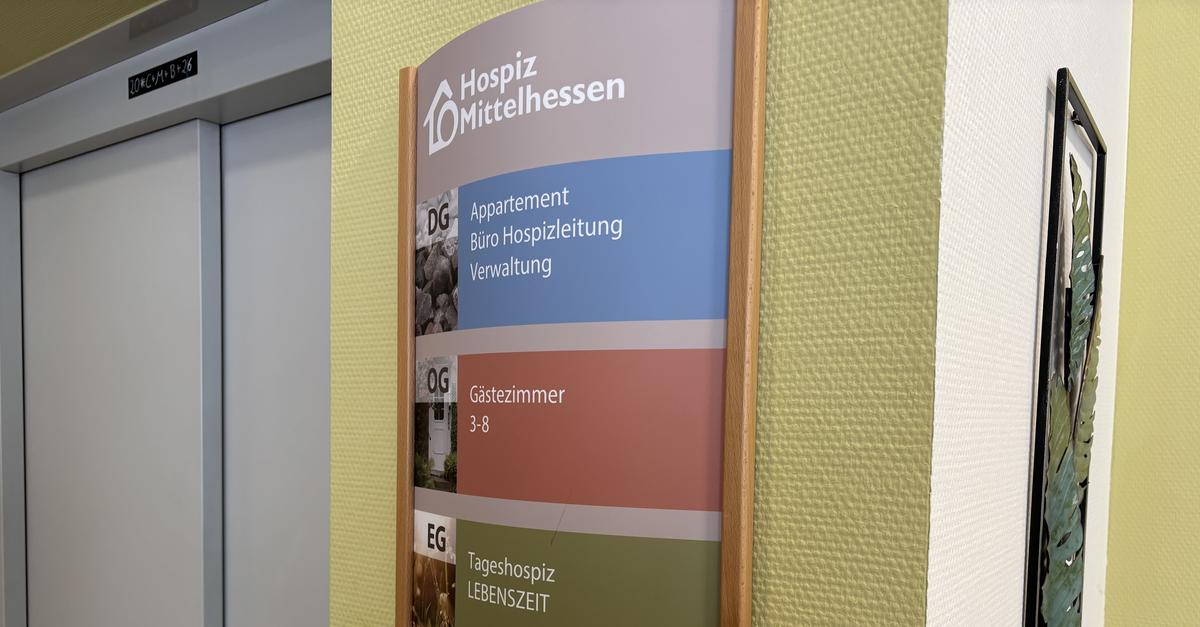 Donation from Burgsolms: 1,200 euros collected for Hospice Central Hesse