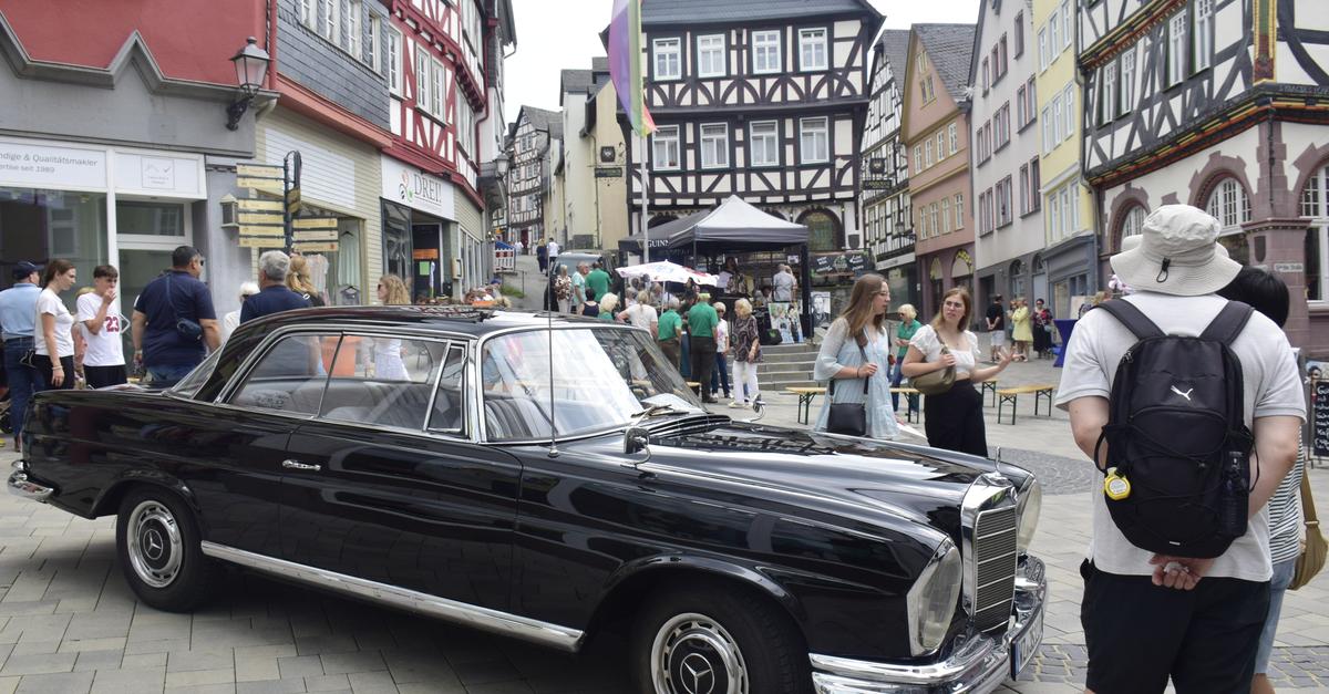 Wetzlar Old Town Festival delights with classic car exhibition and music ...