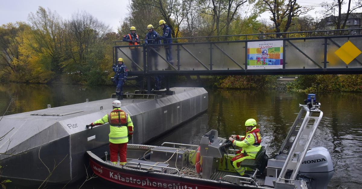 Pontonbr-cke-verschwindet-wieder-im-Winterquartier