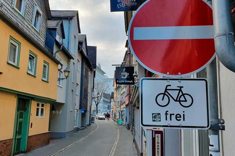 Als eine von 26 Einbahnstraßen hat die Stadt im Jahr 2015 die Silföhertorstraße für Radfahrer gegen die Fahrtrichtung freigegeben. Foto: Pascal Reeber 