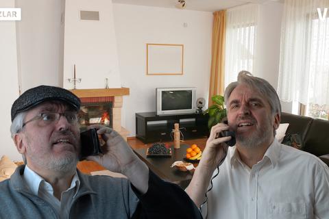 So könnte ein Dialog der Frau aus Haiger mit einem Anrufer, der vermeintlich die Nummer des Impfzentrums in Lahnau gewählt hatte, abgelaufen sein. Fotos: D. Weber/Colourbox