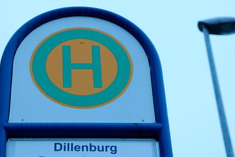 Gibt es künftig im Stundentakt Busverbindungen nach Dillenburg, Wetzlar, Herborn und Haiger aus umliegenden Orten? Im neuen Nahverkehrsplan, über den nächsten Sommer entschieden werden soll, ist dies als "Mindeststandard" formuliert.  Foto: Jörgen Linker 
