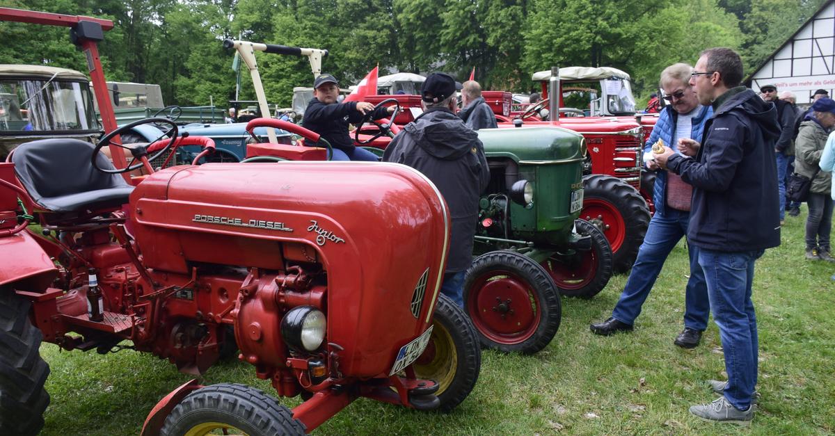 Agricultural Association invites you to the classic car and tractor meet ...