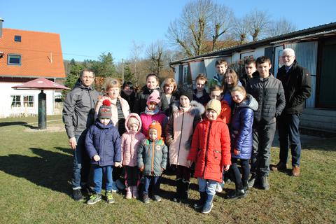 Im März nimmt das Kinder- und Jugendheim Haus Waldeck in Albshausen die Gruppe aus der Ukraine auf. Rechts der Leiter von Haus Waldeck, Edgar Schmidt.