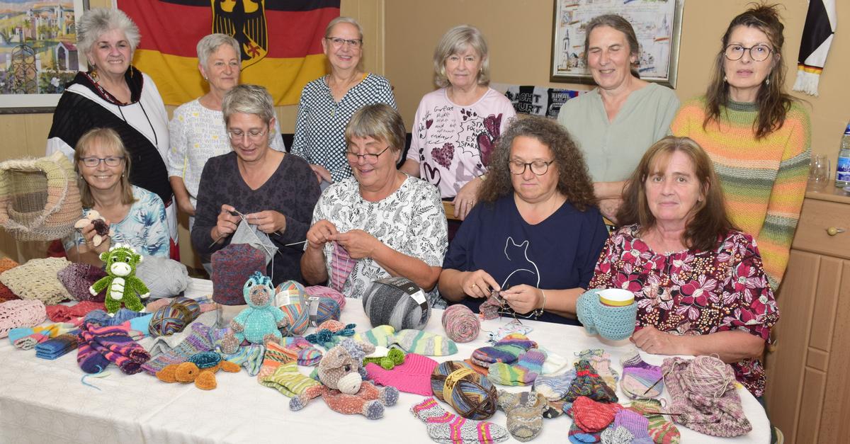 Strickgruppe-Hei-er-Nadel-f-rdert-Hilfsprojekte