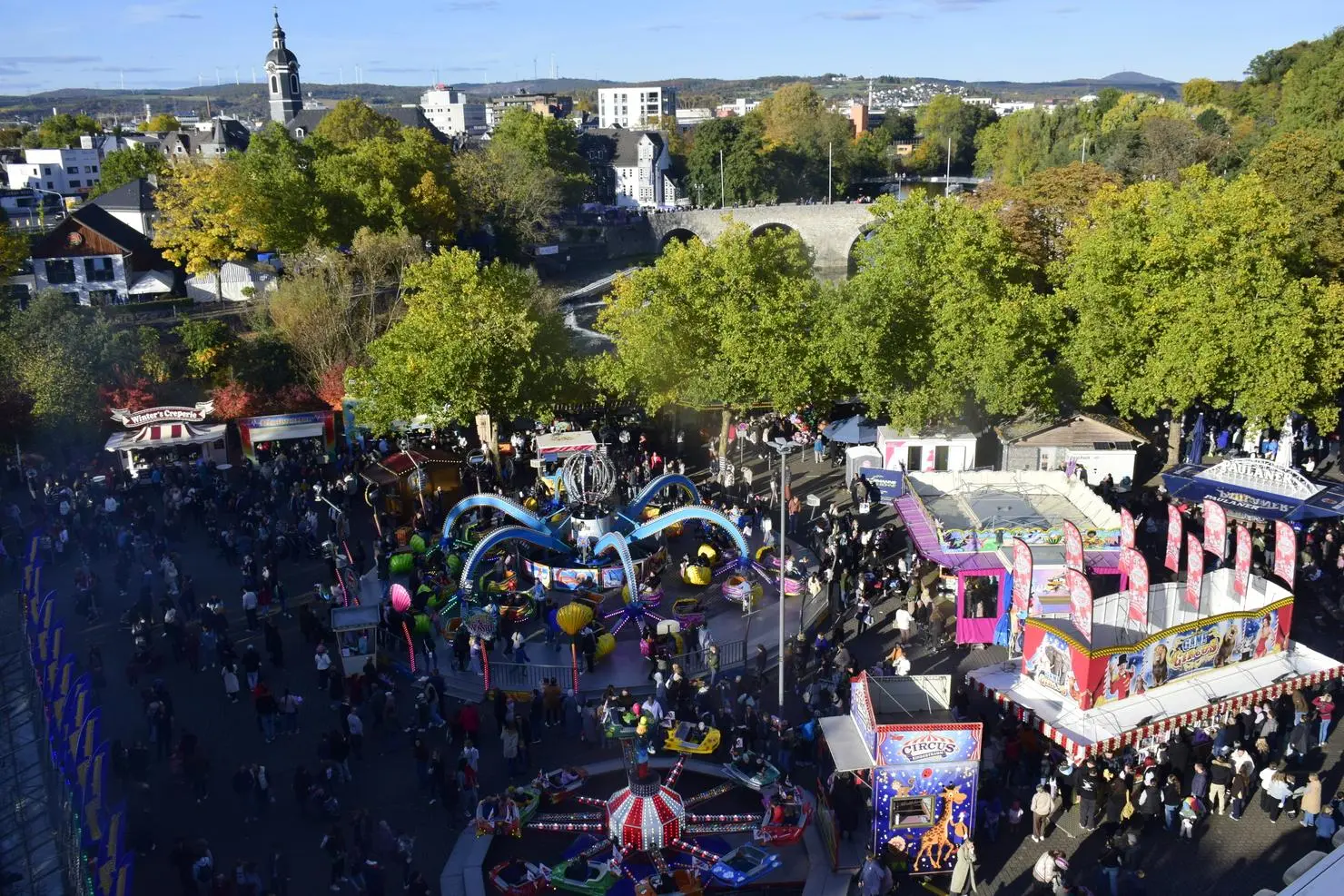 Unterwegs-auf-dem-Gallusmarkt-in-Wetzlar