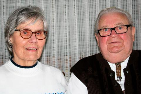 Irene und Oswald Kunz sind zufrieden mit ihren 60 gemeinsamen Ehejahren und feiern ihre Diamanthochzeit. Foto: Heike Pöllmitz 