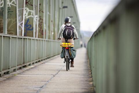 Mit dem Fahrrad über die Kaiserbrücke: Der Abschnitt könnte Bestandteil der Radschnellverbindung werden. 