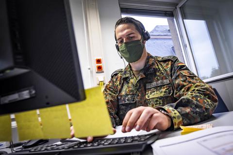Im Mainzer Gesundheitsamt helfen Bundeswehrsoldaten aus. Archivfoto: Lukas Görlach