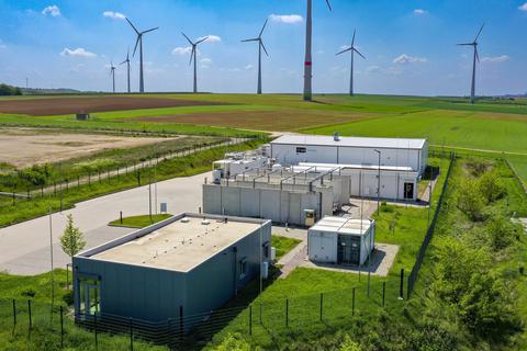 Im Energiepark in Hechtsheim wird seit 2015 Wasserstoff produziert – allerdings nicht mit dem Strom der Windräder, die direkt in der Nachbarschaft stehen.