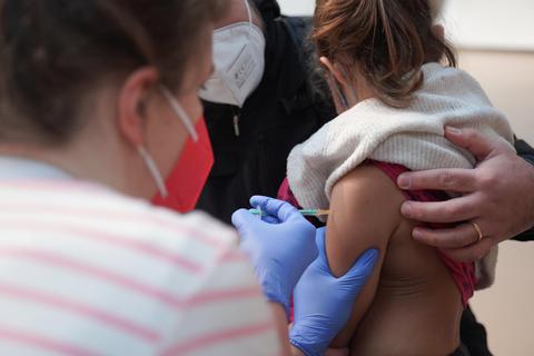 Allein im Mainzer Impfzentrum bekamen seit Ende Dezember rund 1100 Fünf- bis Elfjährige ihre erste Spritze gegen das Coronavirus. Archivfoto: Jörg Carstensen