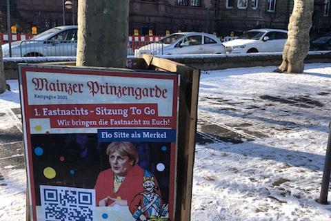 Die Mainzer Prinzengarde lädt zur Sitzung to go mit Plakaten. Foto: Prinzengarde/Longplay