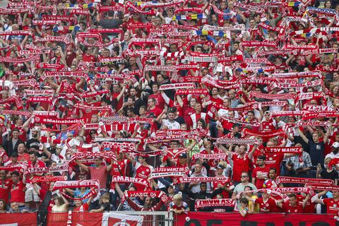 Fans des FSV Mainz 05 in der Opel Arena. Archivfoto: Sascha Kopp