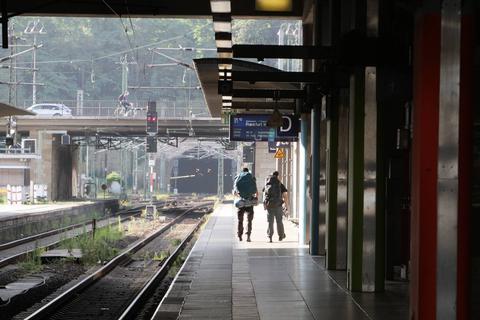 Auf den Gleisen am Mainzer Hauptbahnhof ist ein Mann lebensgefährlich verletzt worden. Foto: hbz/ Jörg Henkel