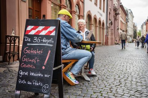 Die Lockerungen wie hier in der Mainzer Altstadt bereiten dem Gesundheitsamt derzeit keine Sorgen. Foto: dpa/Frank Rumpenhorst
