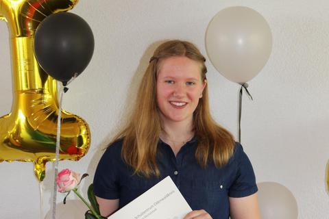 Jahrgangsbeste Abiturientin der Beruflich-Gymnasialen Oberstufe in Michelstadt ist Lisa Dincher. Foto: Sabrina Stommel/BSO