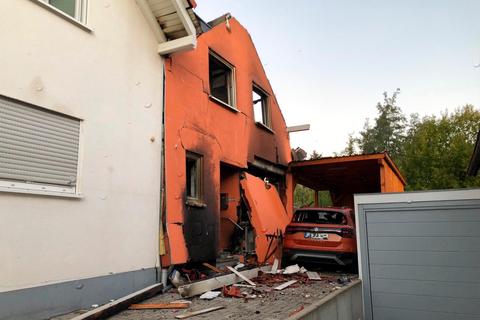 Das zerstörte Haus am Morgen danach. Fotos: Kempf 