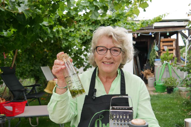 Oma Ute: Karamellisierte Tomaten auf Zucchini-Carpaccio
