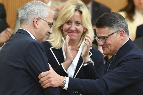 Grund zur Freude: Boris Rhein (rechts) und Tarek Al-Wazir im Landtag mit CDU-Fraktionschefin Ines Claus. Archivfoto: dpa 