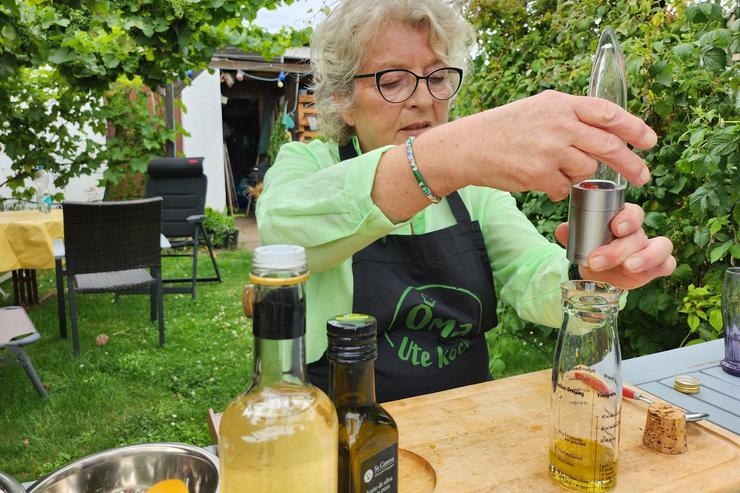 Oma Ute: Karamellisierte Tomaten auf Zucchini-Carpaccio