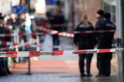 Polizeiabsperrungen am Heumarkt in Hanau. Hier wurden mehrere Menschen ermordet.