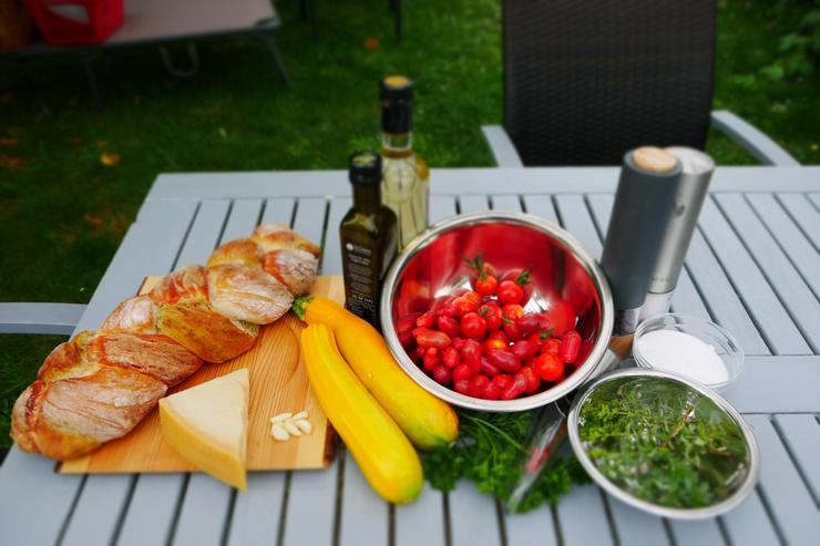 Oma Ute: Karamellisierte Tomaten auf Zucchini-Carpaccio